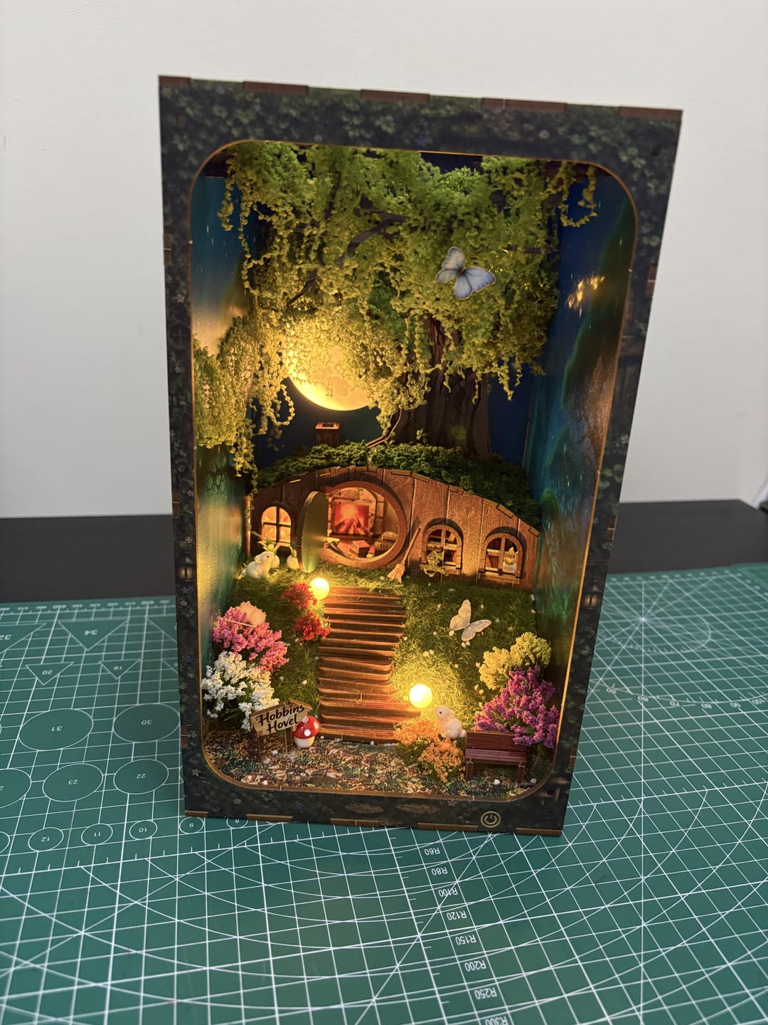 Customer photo review of Hobbins Hovel Fantasy Cottage DIY Book Nook Kit