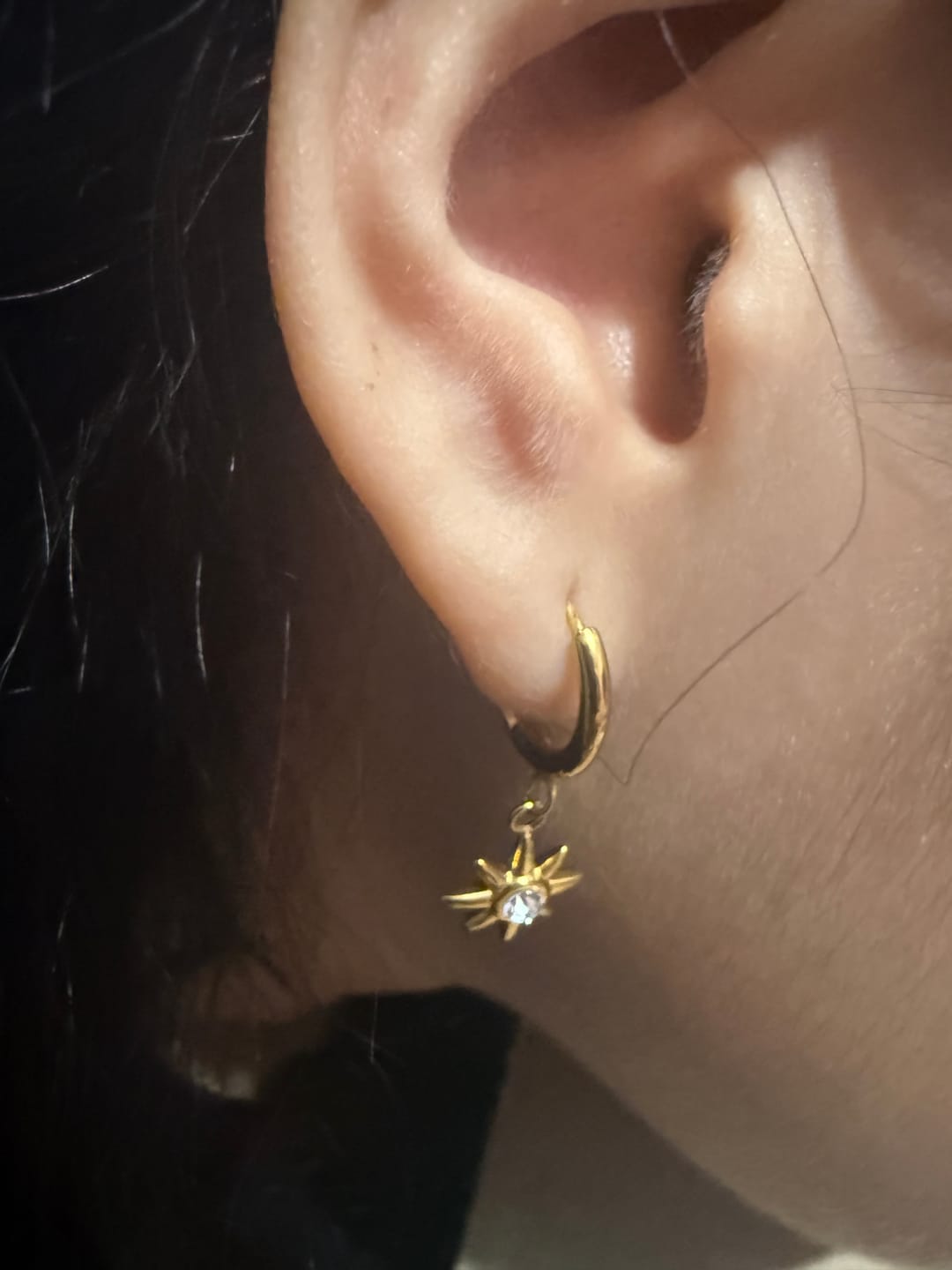 Customer photo review of Par Arracada Con Dije Estrella Zirconia