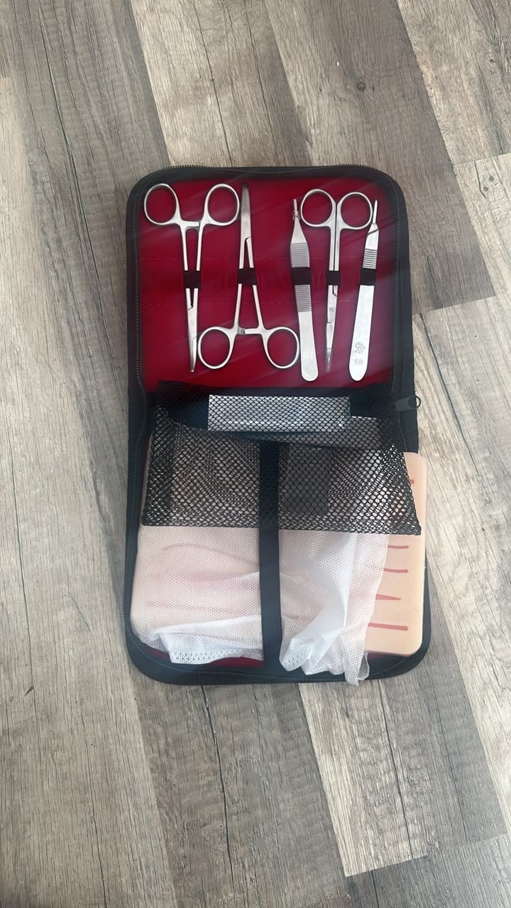 Customer photo review of Kit para Práctica de Sutura Piel Sintética