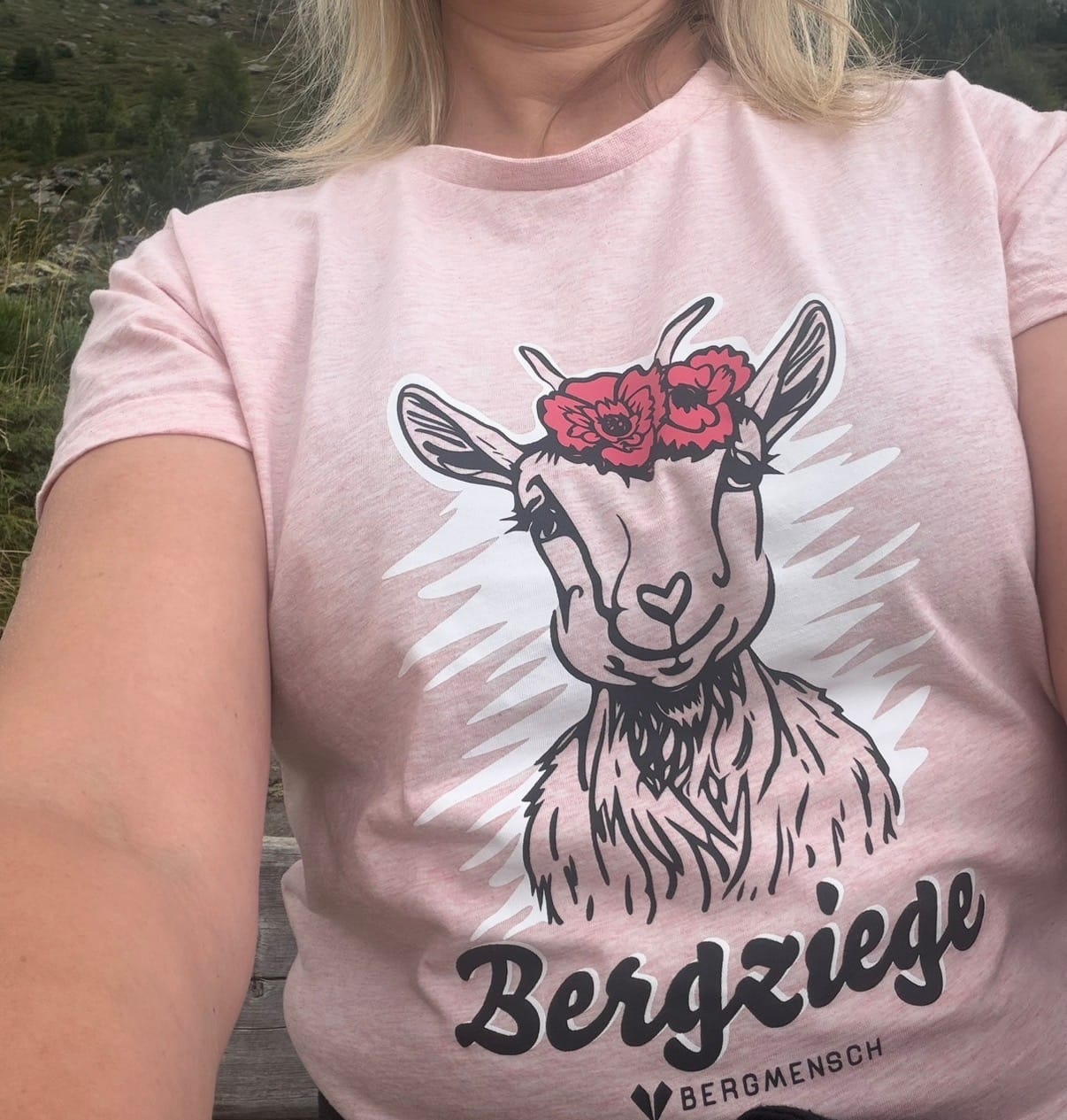 Customer photo review of Bergziege - Damen Premium Organic Shirt