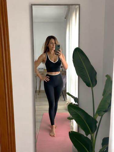 Customer photo review of Women’s Top & Leggings Workout Set – Linea Legging