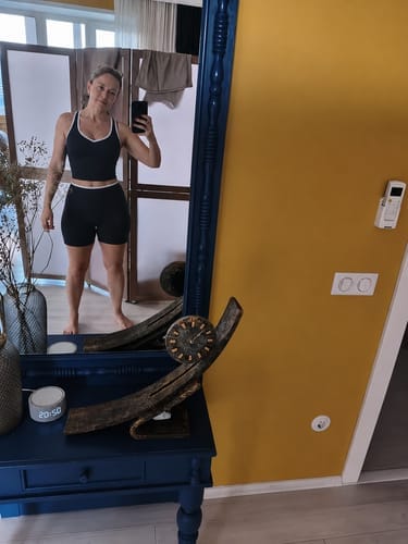 Customer photo review of Women’s Top & Shorts Workout Set – Linea Short