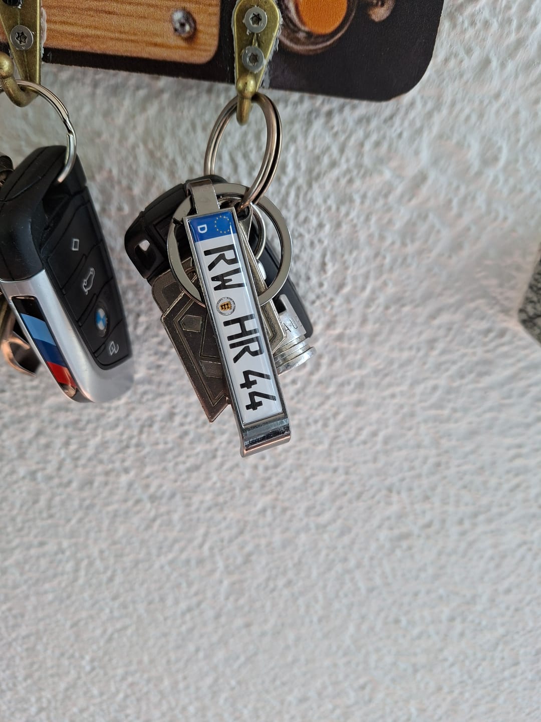Customer photo review of Kennzeichen Schlüsselanhänger mit Flaschenöffner – Mini Nummernschild Metall