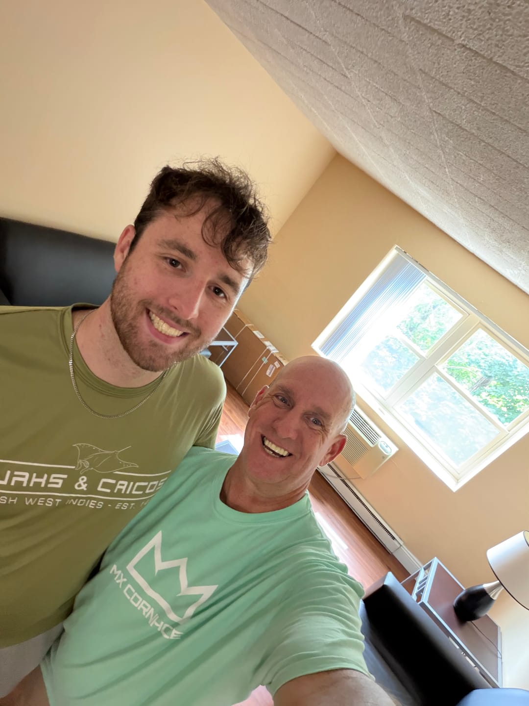Customer photo review of MX CROWN - White - T-shirt