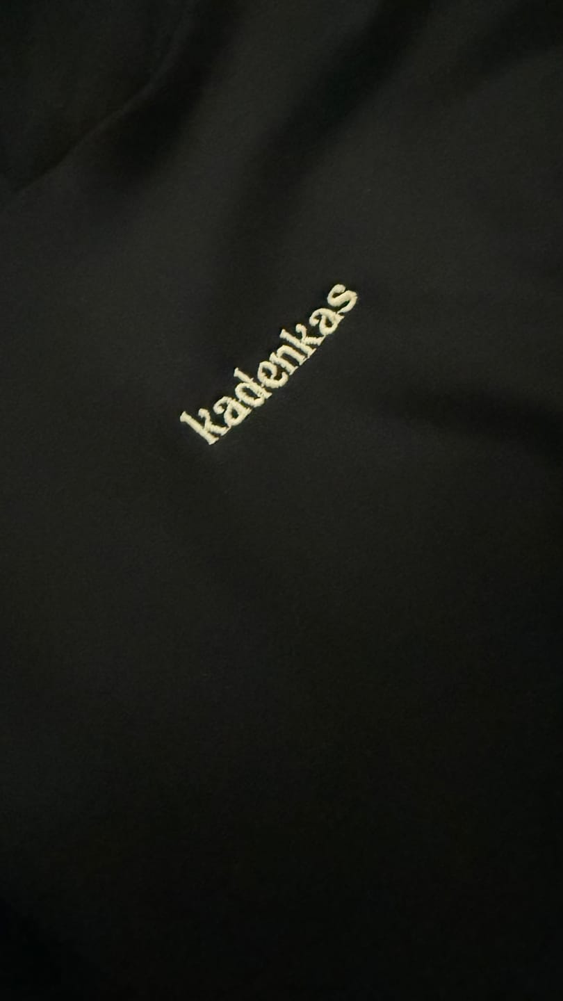 Customer photo review of POLERÓN HOODIE NEGRO - OVERSIZE CON GORRO LOGO BORDADO