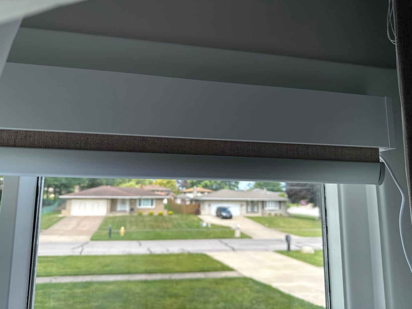 Customer photo review of Bringnox Motorized Roller Shades 100% Blackout Vigor