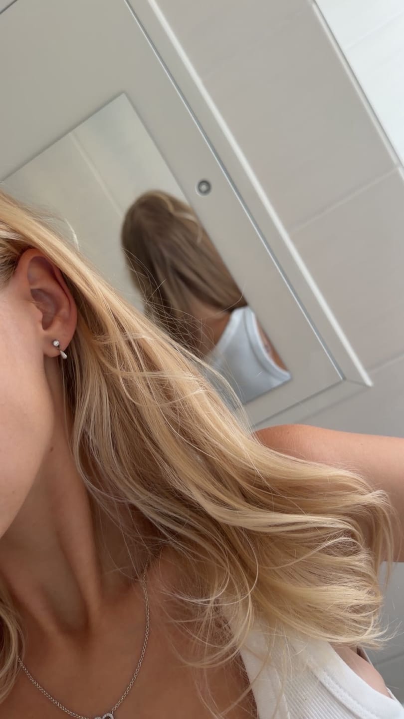 Customer photo review of Lucky Teardrop Ohrstecker 14K Vergoldet