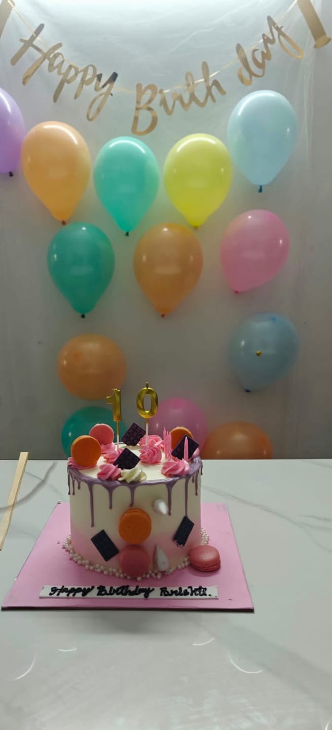 Customer photo review of Purple Drip Macaron Cake