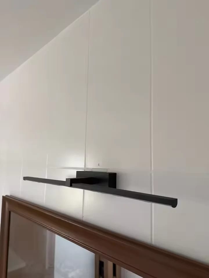 Customer photo review of Linear Picture & Mirror Light