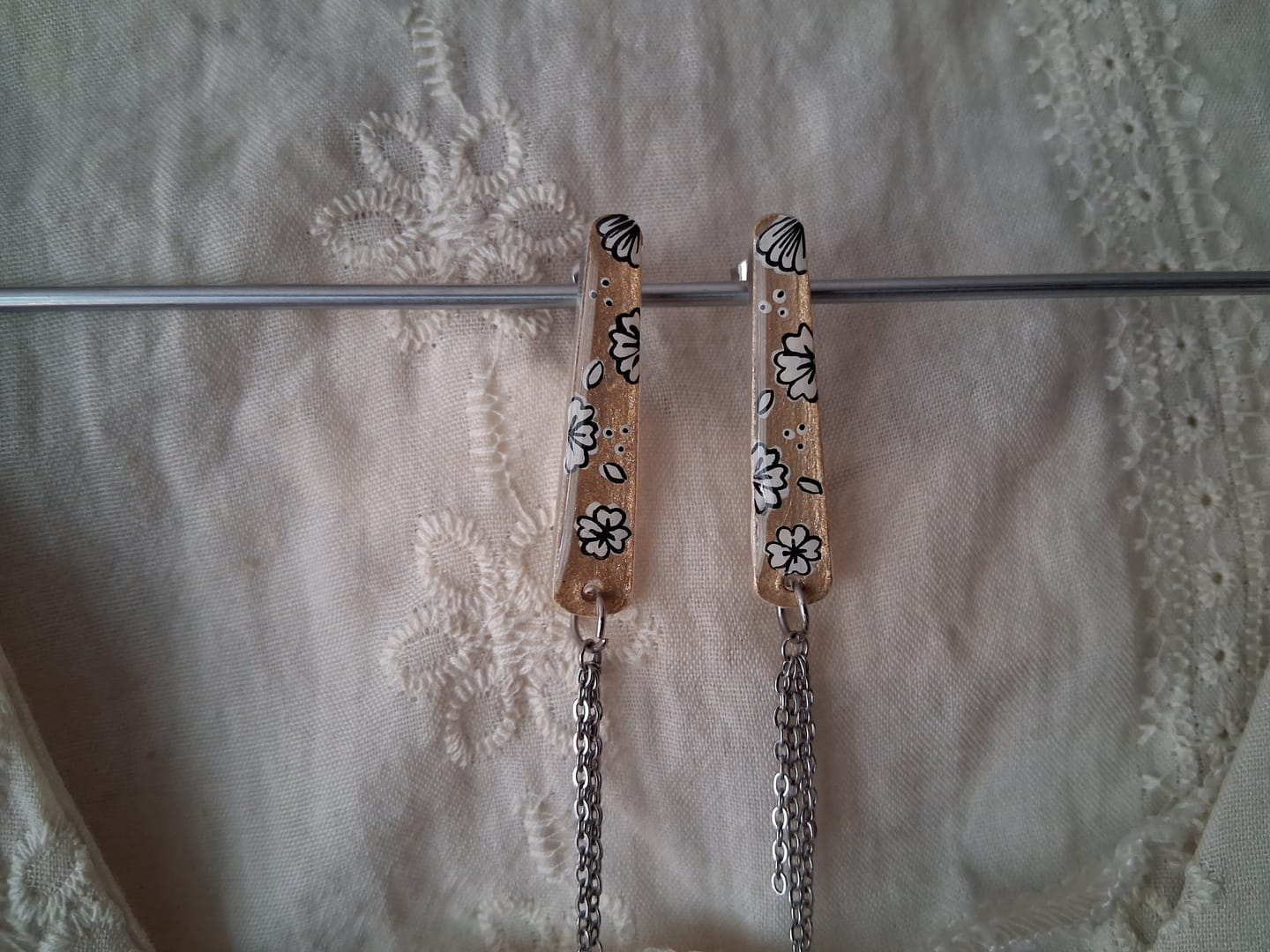 Customer photo review of Aretes Largos | Luminosa