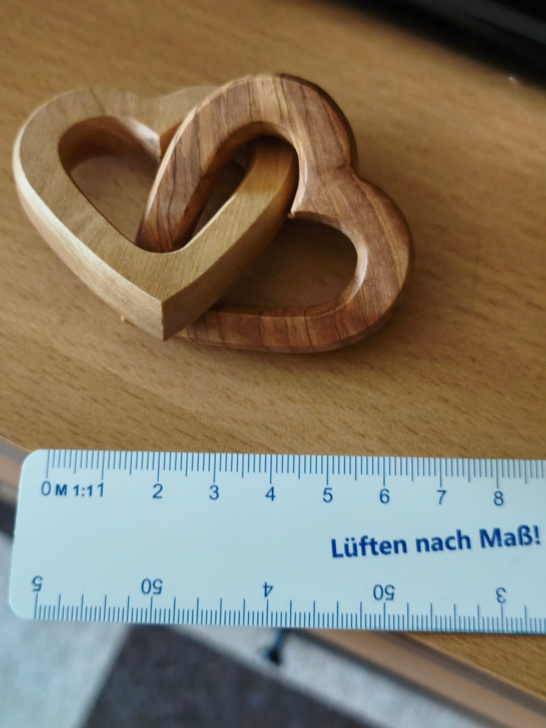Customer photo review of Olivenholz verbundene Herzen | Geschenk Hochzeit, Verlobung, Valentinstag, Jahrestag, Liebe