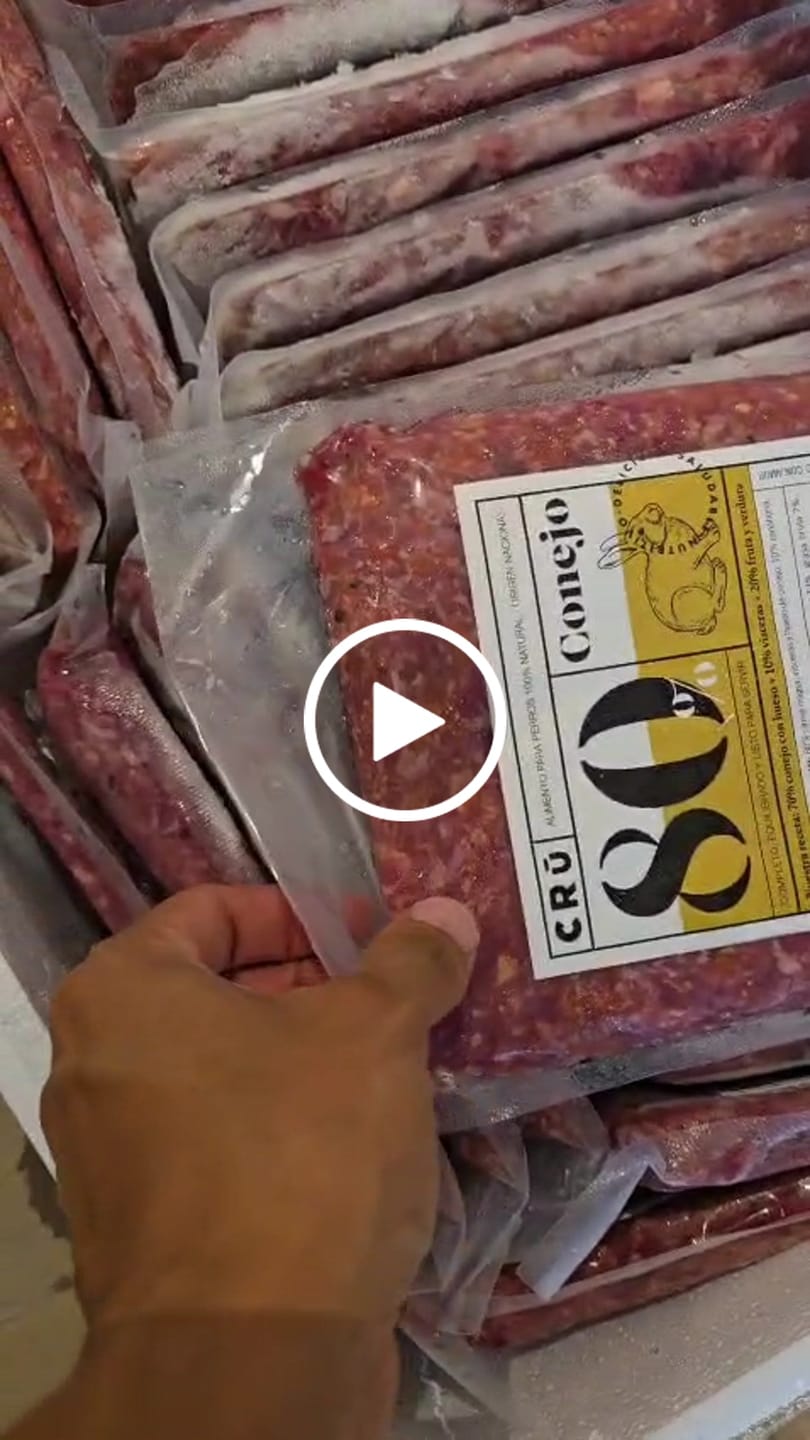 Customer video review of Menú BARF Ternera y Pollo para perro - 500g