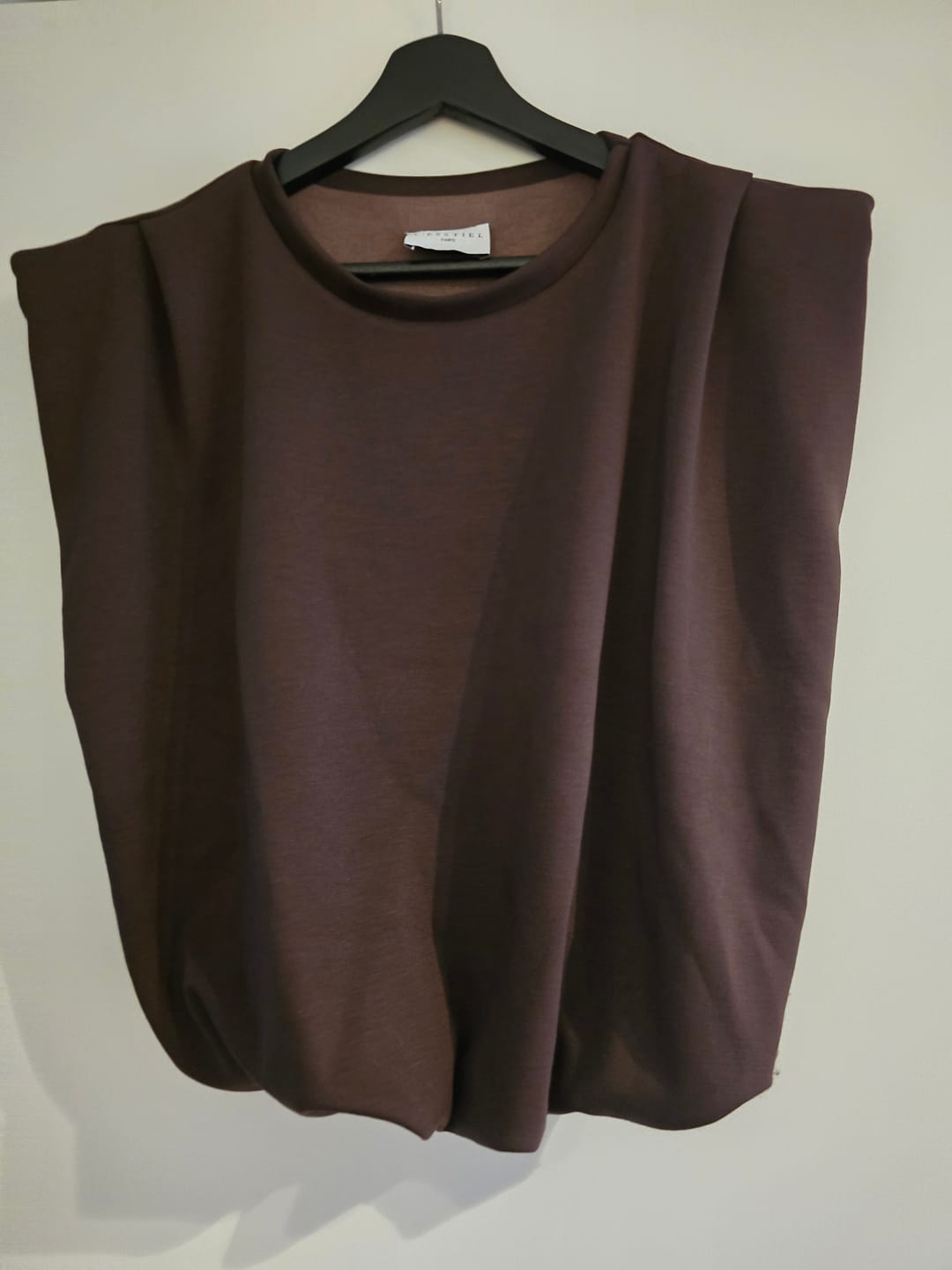 Customer photo review of Sleeveless Shoulder Top / Brown