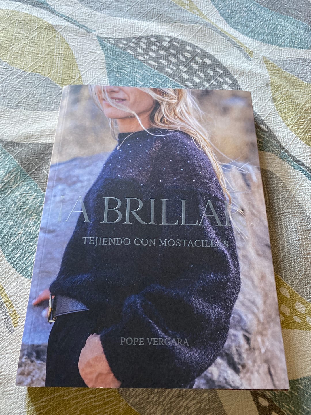 Customer photo review of PREVENTA EXPO Libro "¡A Brillar! - Tejiendo con Mostacillas"  Pope Vergara (Inglés o Español)