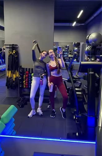Customer photo review of Women’s Top & Leggings Workout Set – Linea Duo Legging