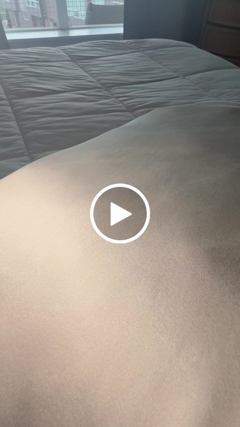 Customer video review of 25 Momme 100% Pure Mulberry Silk Pillowcase