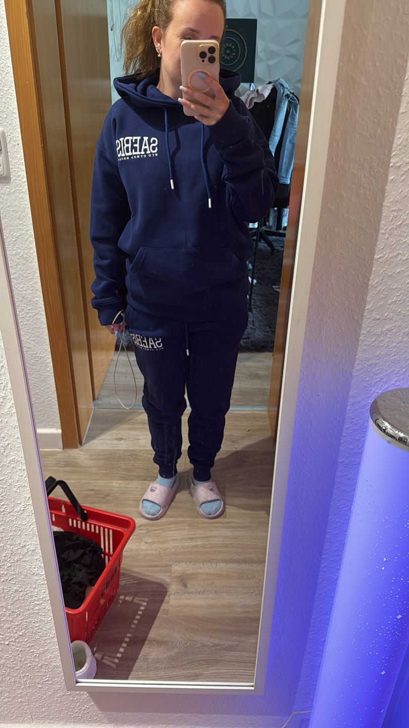 Customer photo review of Lifestyle Damen Jogginghose navyblau mit Stickerei by SAEBIS®