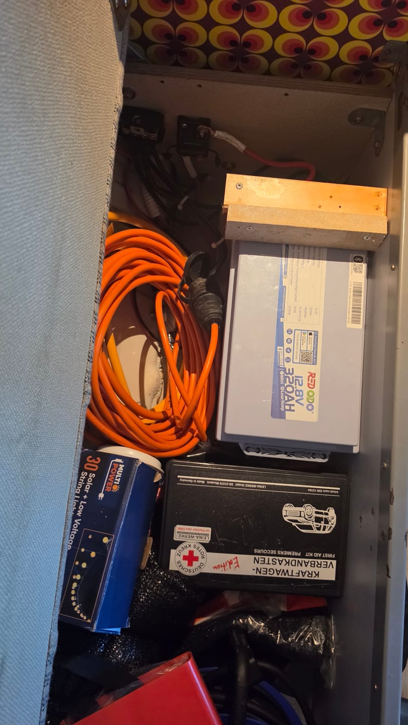 Customer photo review of Redodo 4096Wh 12V 320Ah B190 Untersitz LiFePO4 Batterie mit Bluetooth für Wohnmobil