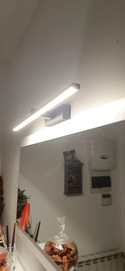 Customer photo review of Linear Picture & Mirror Light