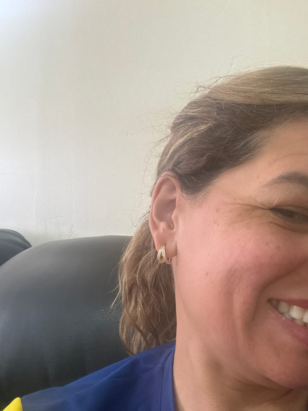 Customer photo review of Argollas Megan Gold