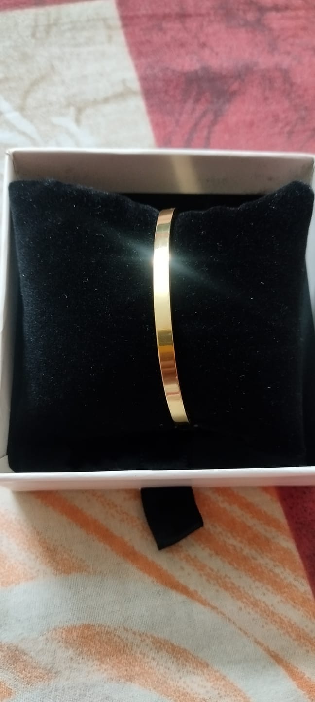 Customer photo review of Plain Stackable Bangle Bracelet |4MM
