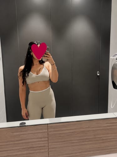 Customer photo review of Women’s Top & Leggings Workout Set – Linea Duo Legging