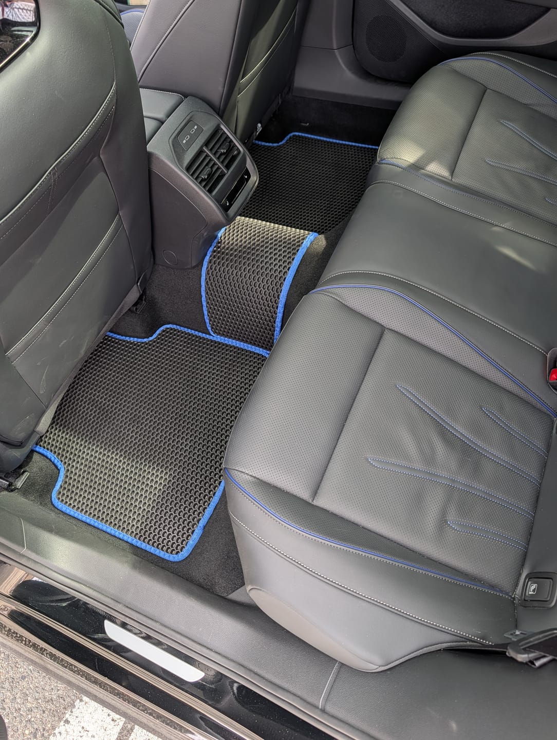 Customer photo review of Auto Fußmatten nach Maß - Komplettset