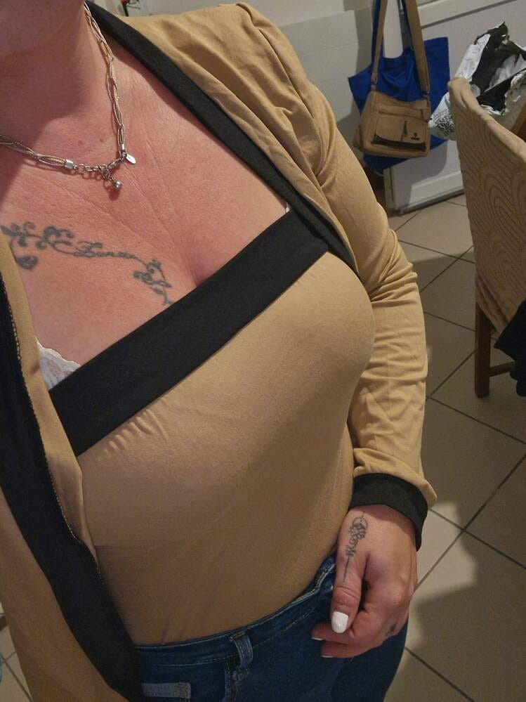 Customer photo review of Ninonine "Valerie" | Contrast Piping Faux-Layered Top