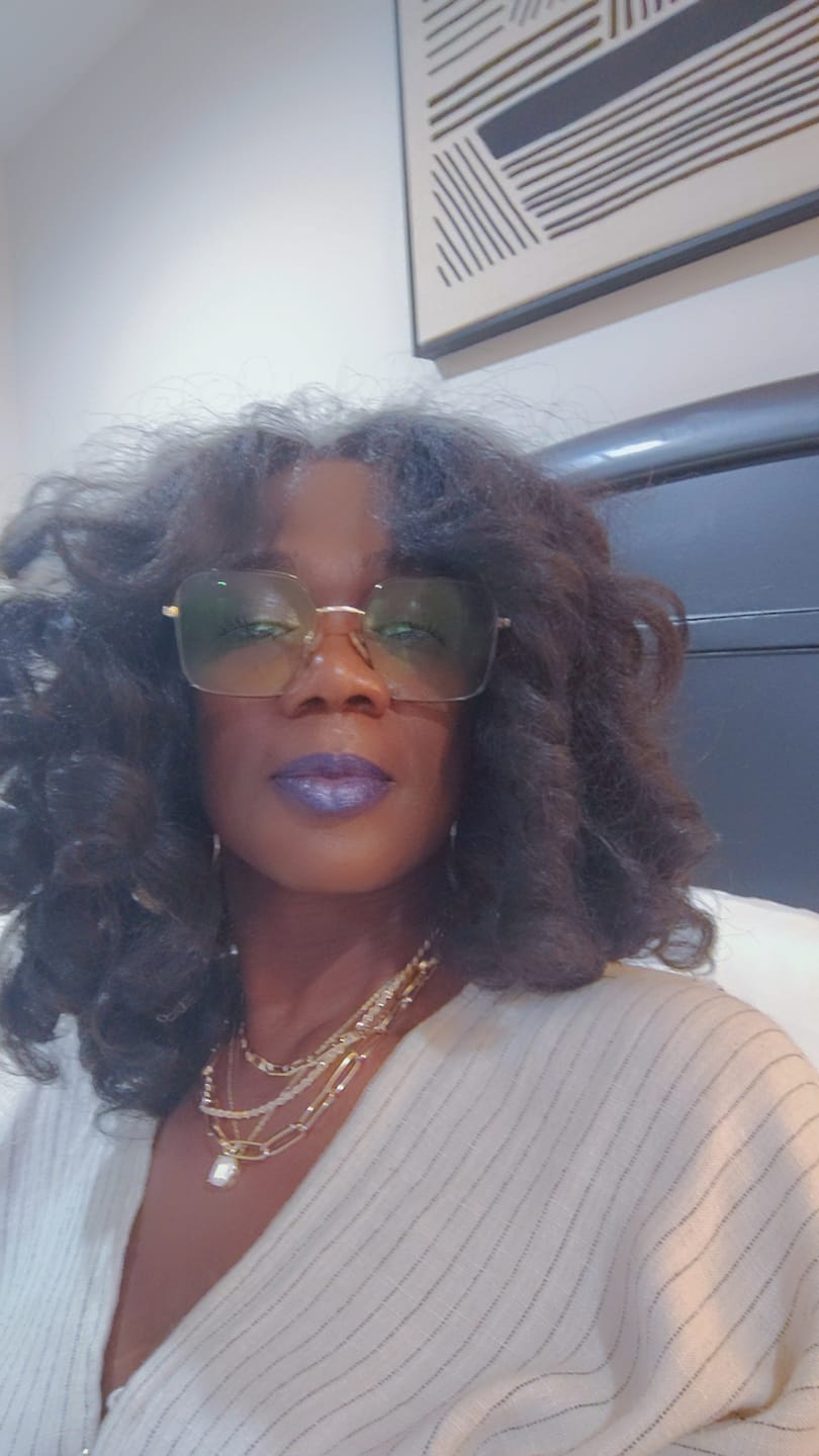 Customer photo review of Sensationnel Curls Kinks Textured Lace Kinky Edges Glueless HD Lace Front Wig - Y-PART KINKY ROLLER SET 16"