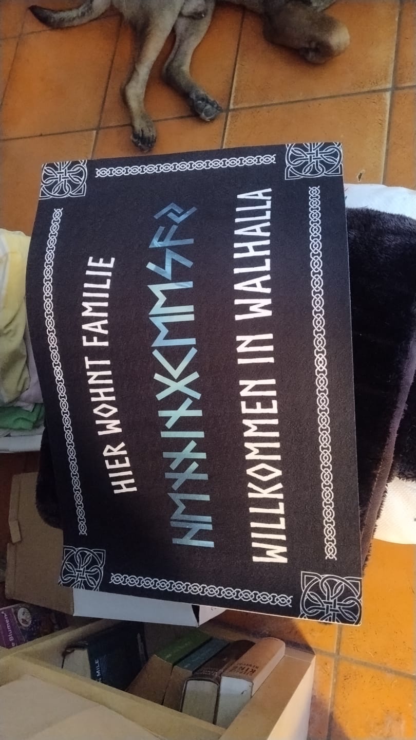 Customer photo review of Willkommen in Walhalla - Fußmatte - Personalisierbar