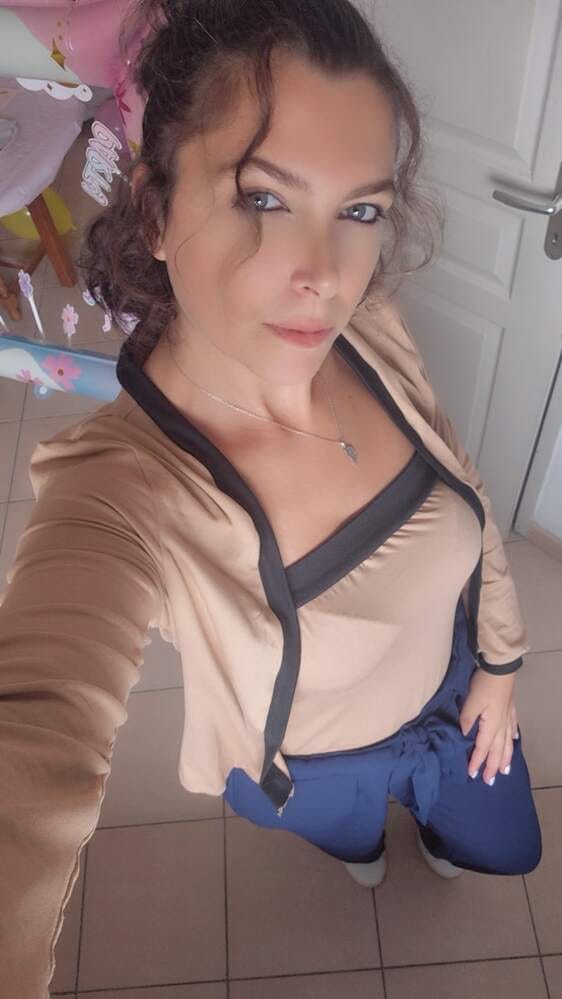 Customer photo review of Ninonine "Valerie" | Contrast Piping Faux-Layered Top