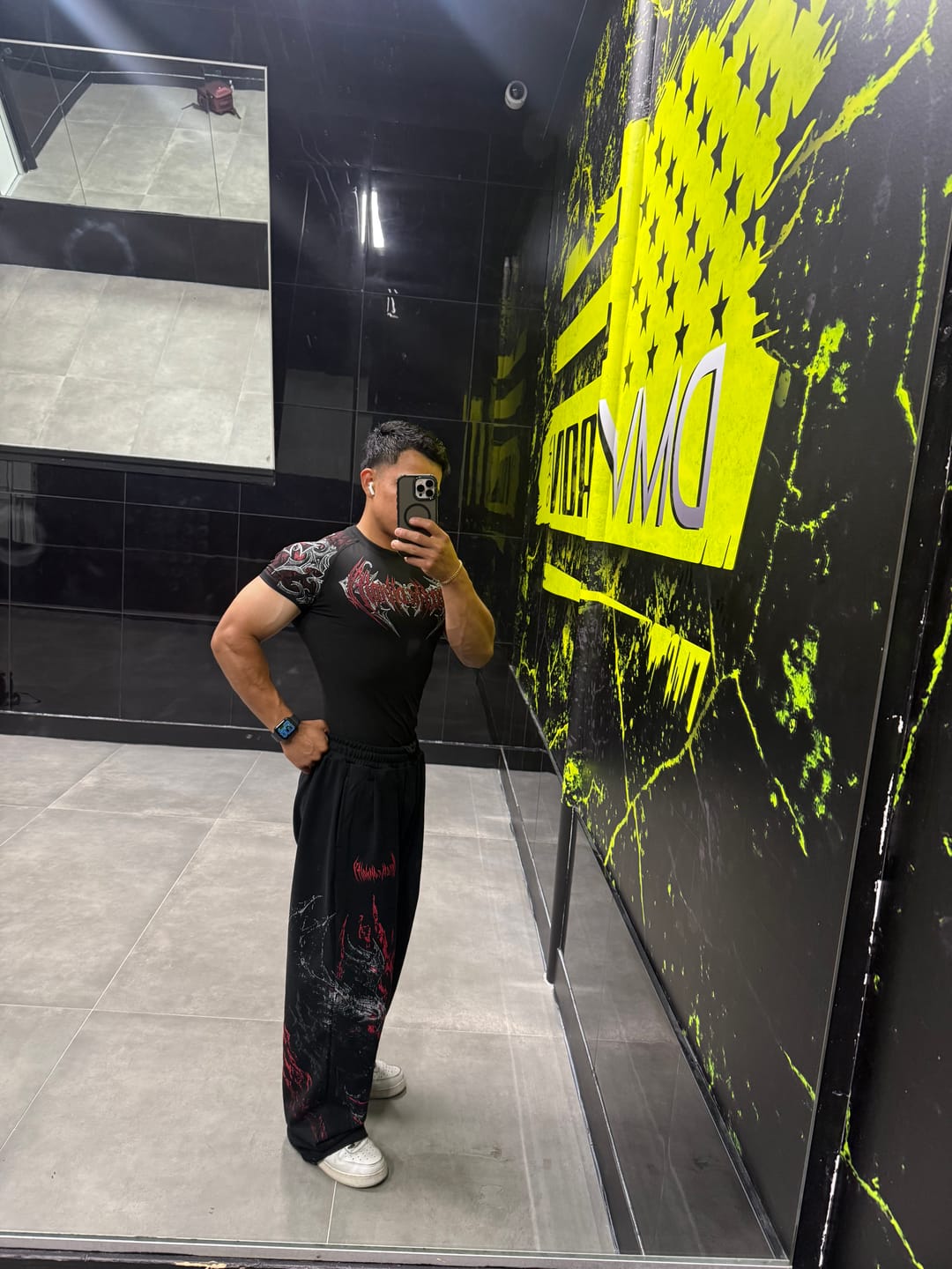 Customer photo review of Fallen Knight Uncuffed Banana Shape Sweatpants [NIGHTMARE]