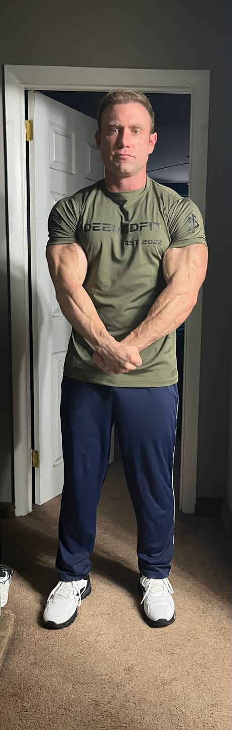 Customer photo review of Men's Gym Tee "Compellence" - Olive