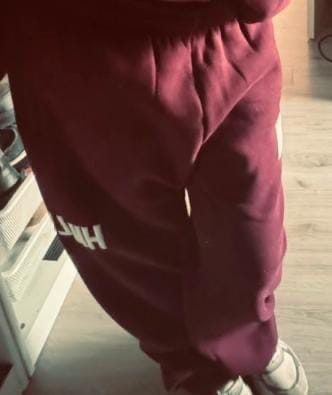 Customer photo review of GATED COMMUNITY STRAIGHT LEG SWEATPANTS DARK PLUM