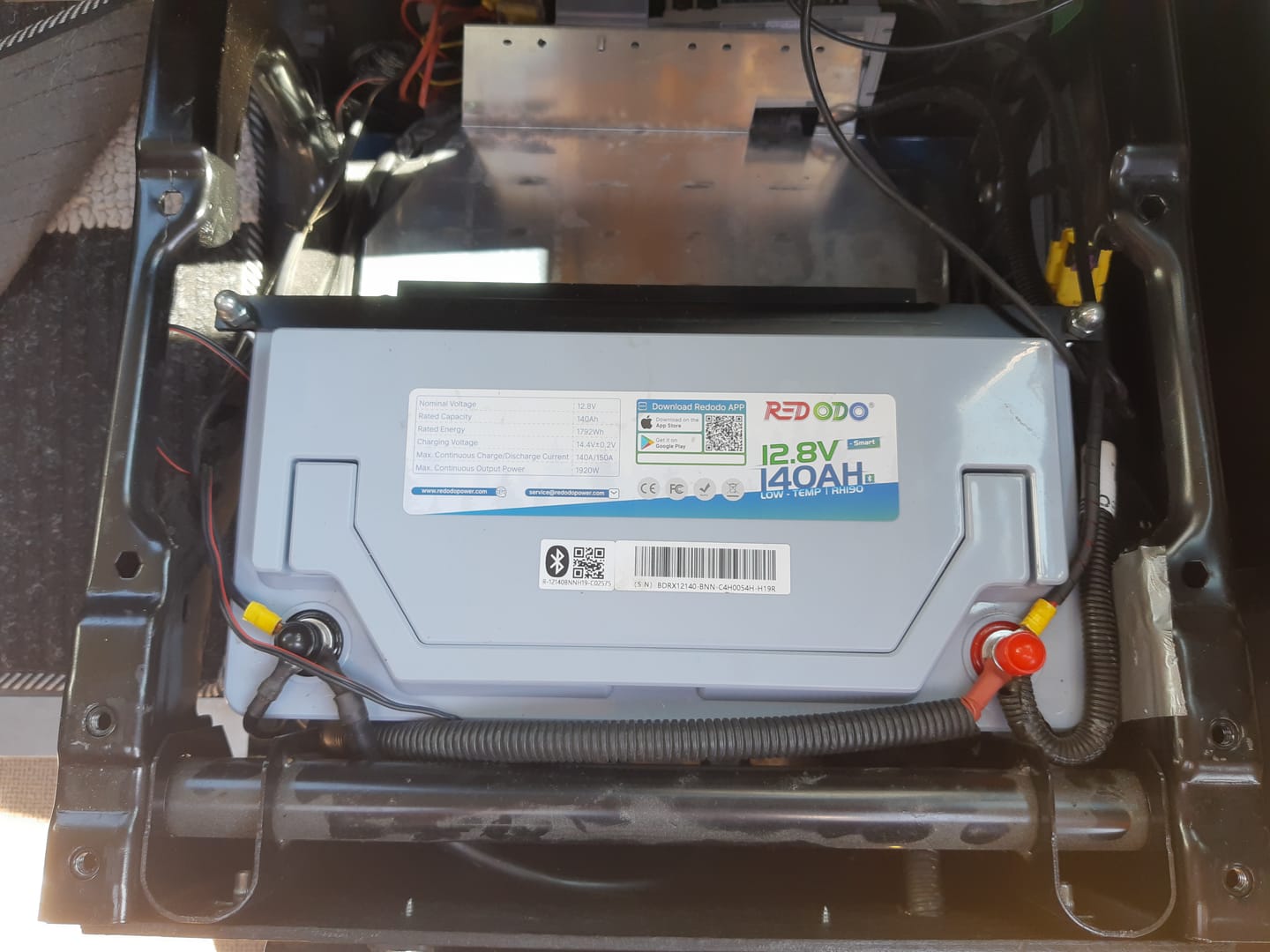 Customer photo review of Redodo LiFePO4 12V 140Ah H190 Untersitz Lithium Batterie mit Bluetooth für Wohnmobil