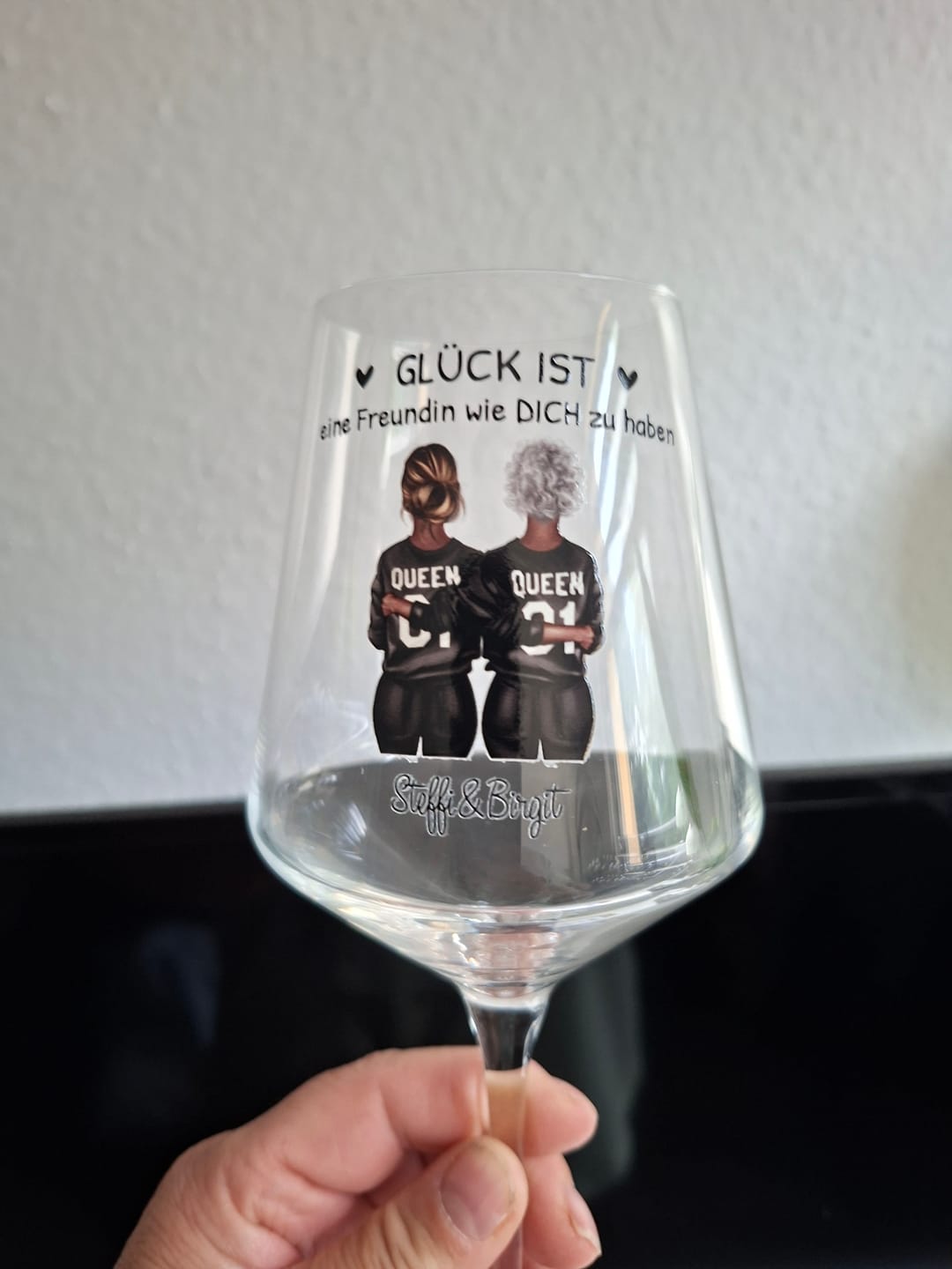 Customer photo review of Besties für immer - Personalisiertes Weinglas für Besties mit Illustration