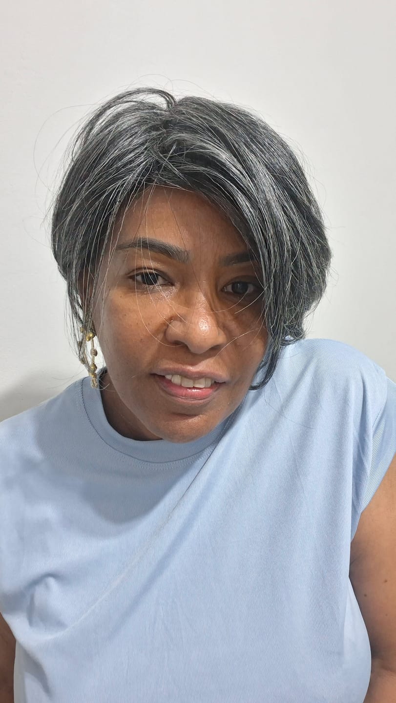 Customer photo review of Wig Premium Erika - Grisalha 280