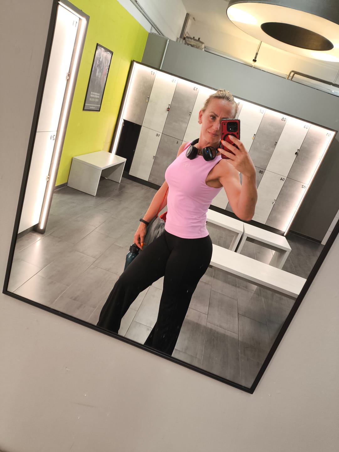 Customer photo review of LUXE Sculpt Straight Leg Leggings - Deep Black