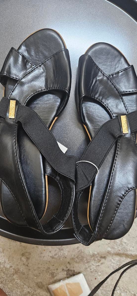 Customer photo review of Sandales élégantes à talon carré