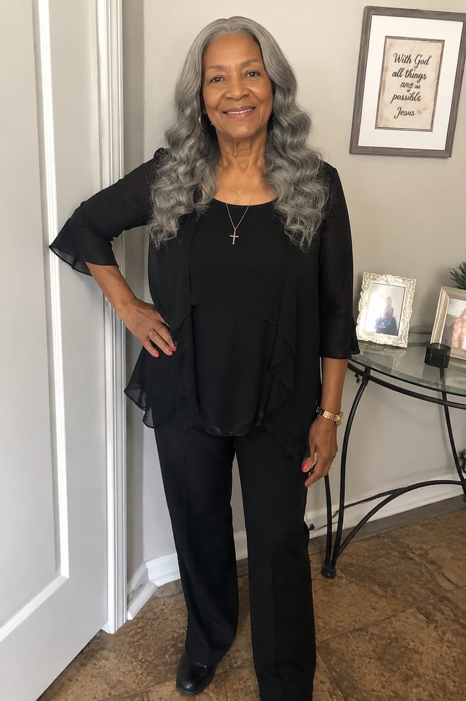 Customer photo review of Luvwin 5x5 Salt & Pepper Body Wave Glueless Bob Wig 100% Human Hair