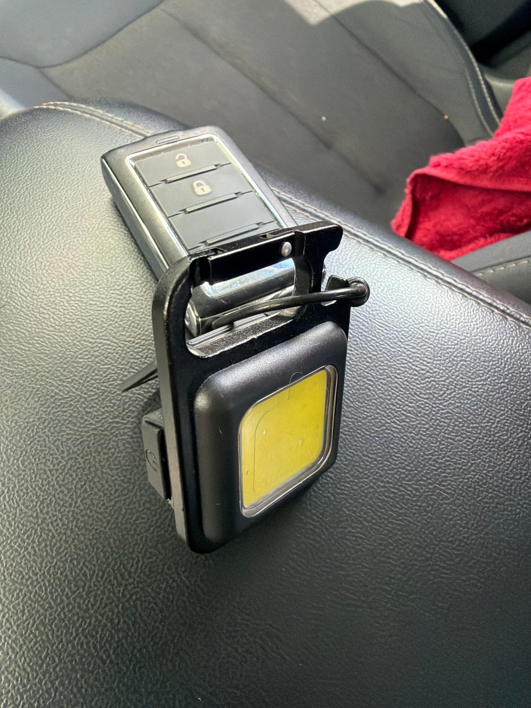 Customer photo review of 80Eighty® Mini 3-1 Flashlight Keychain