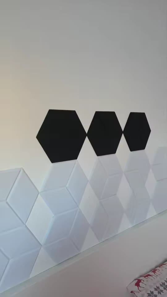 Customer photo review of Panneaux Acoustiques Muraux Hexagonaux – Mousse Absorbante Auto-Adhésive, Lot de 12