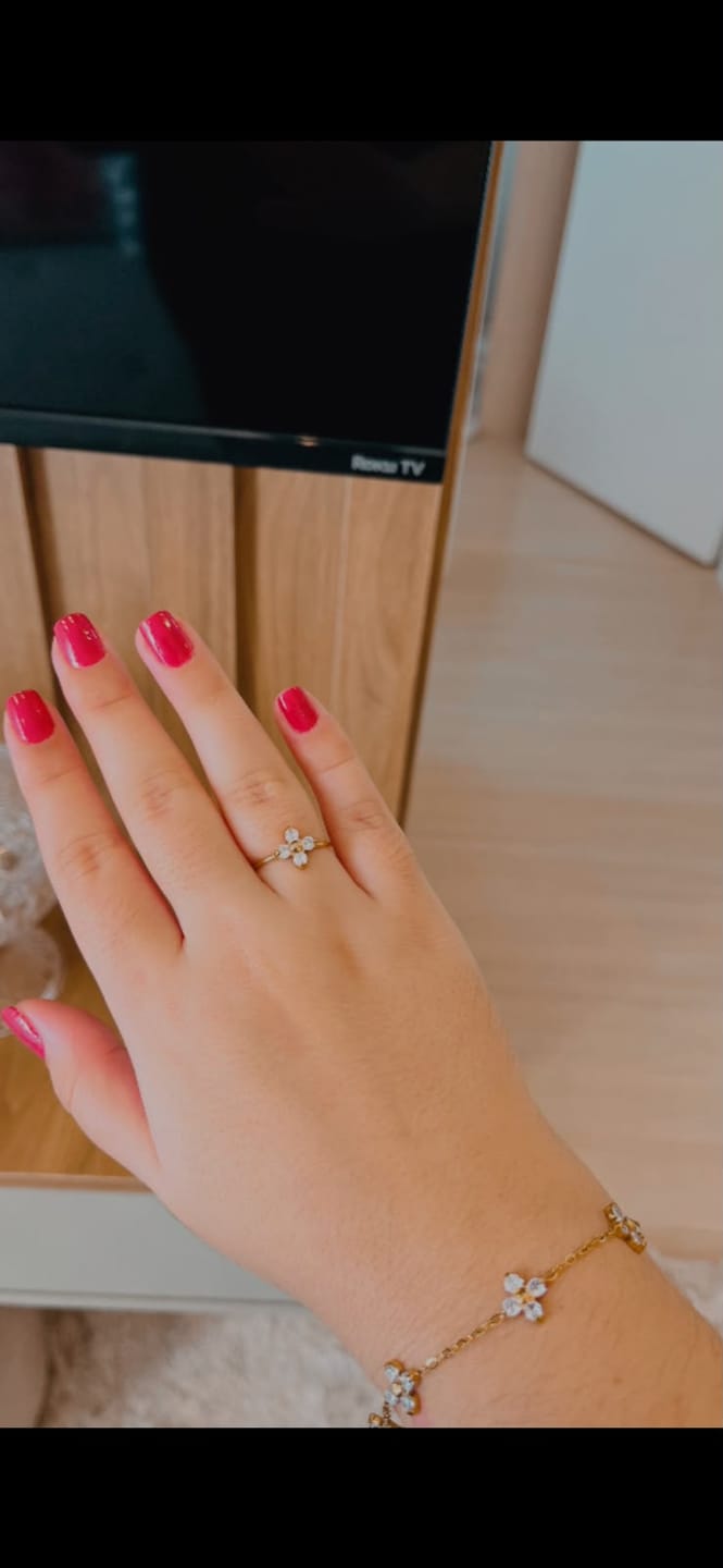 Customer photo review of Anel Solitário Florenza Regulável Banhado em Ouro 18k