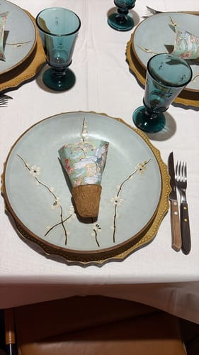 Customer's Mantel Palmeras spread on a table with light blue plates, blue glasses, and cutlery.