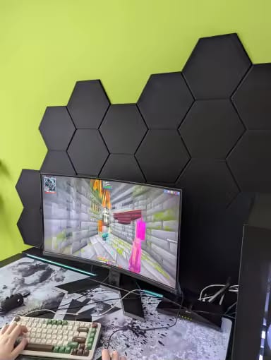 Customer photo review of Panneaux Acoustiques Muraux Hexagonaux – Mousse Absorbante Auto-Adhésive, Lot de 12