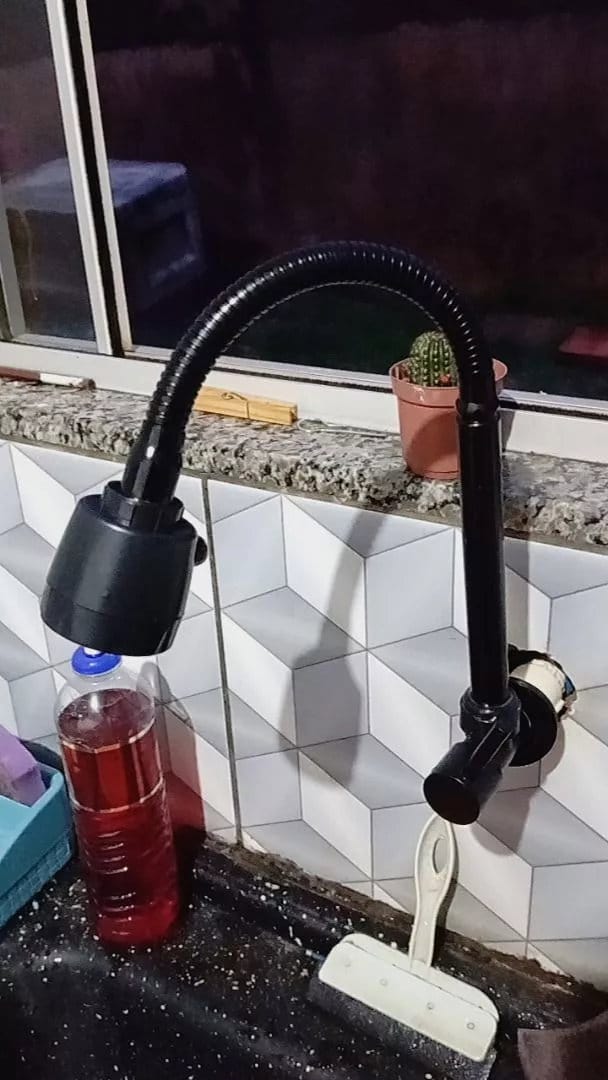 Customer photo review of Torneira Para Cozinha De Parede Monocomando