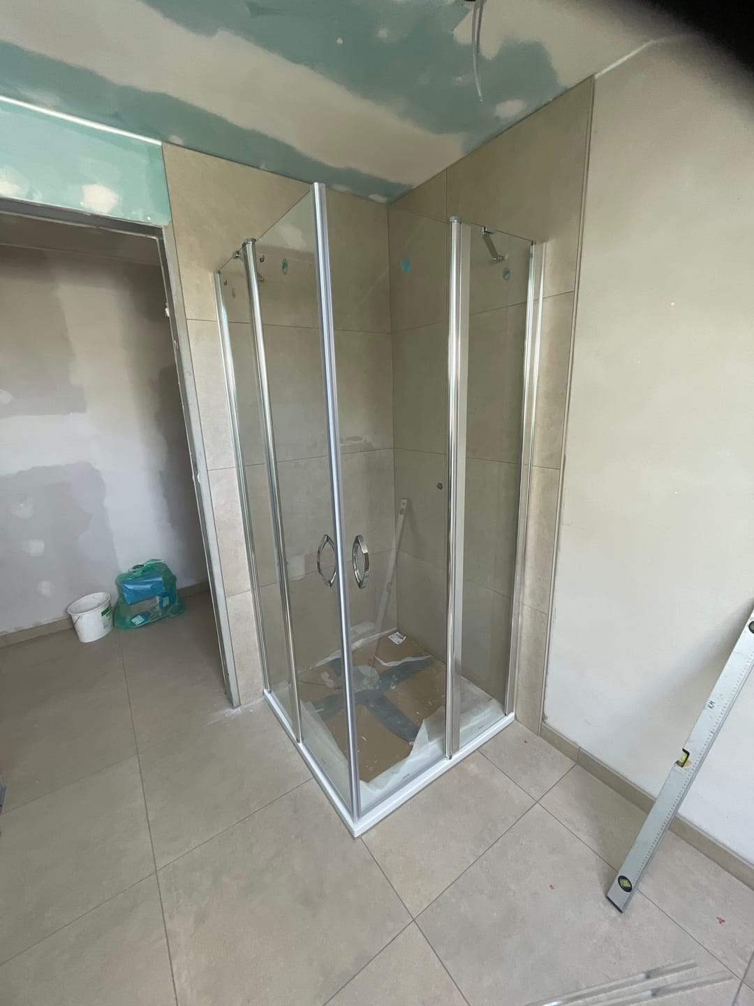 Customer photo review of Eckeinstieg-Dusche mit Pendeltür – passend für Duschtassen