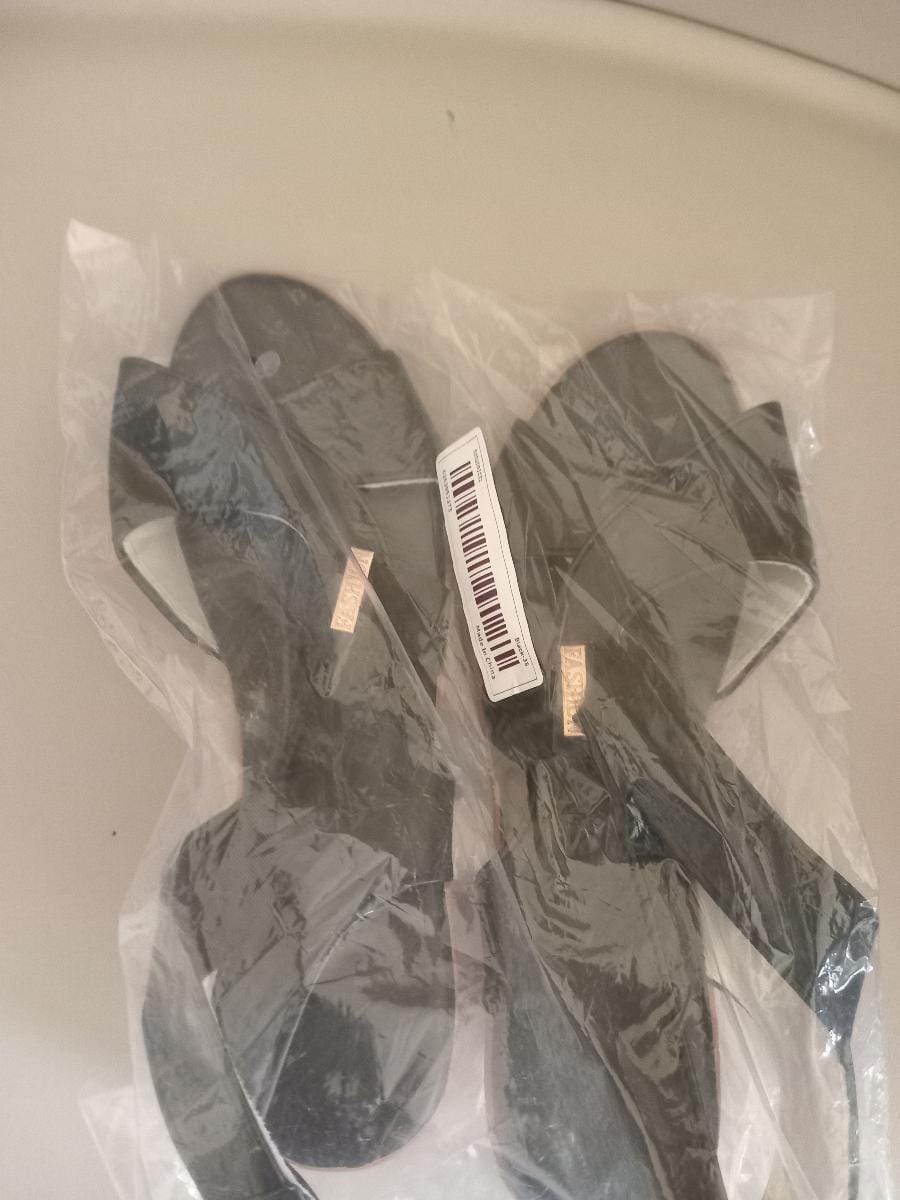 Customer photo review of Sandales élégantes à talon carré