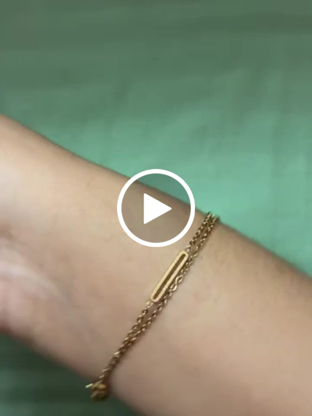 Customer video review of Bar Layered Chain Bracelet