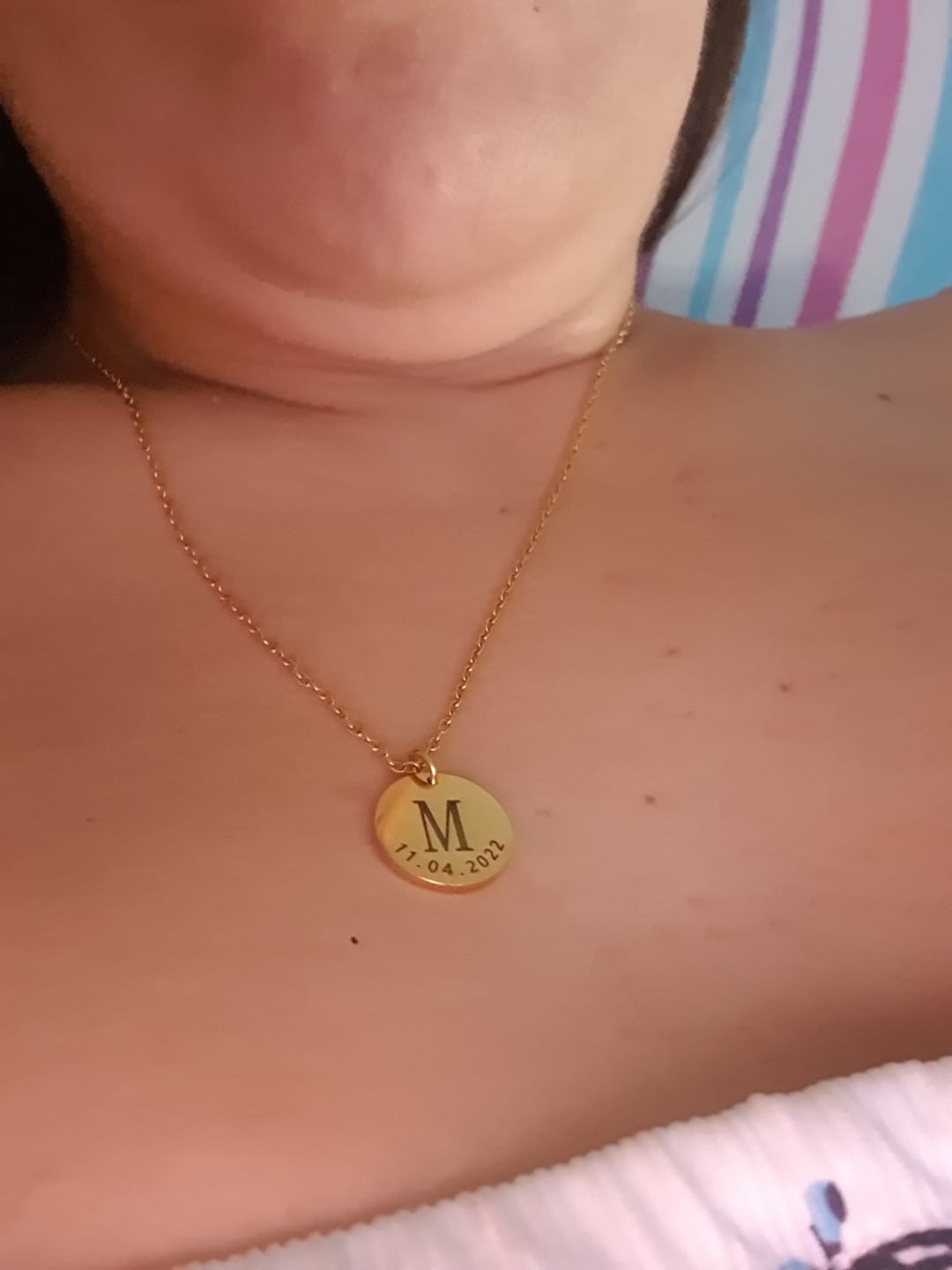 Customer photo review of Colar Inicial Com Data